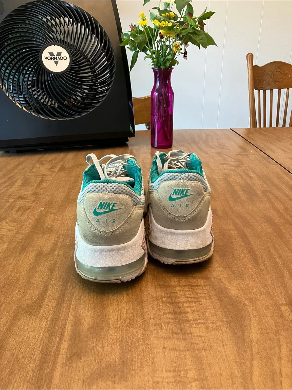 Nike AIR MAX White and Teal Lace-Up Running Sneakers
